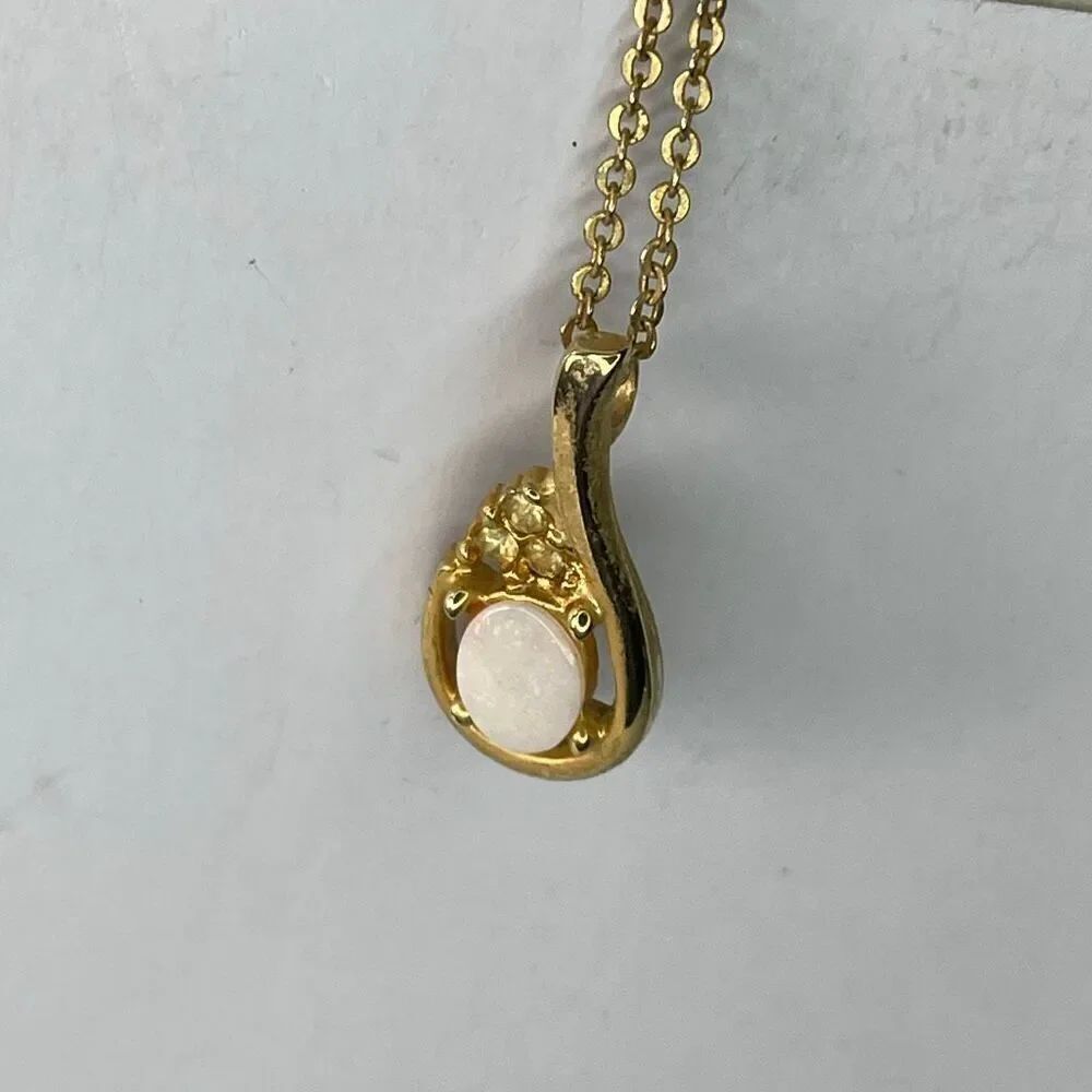 Vintage Merlite manmade opal necklace. 18”.